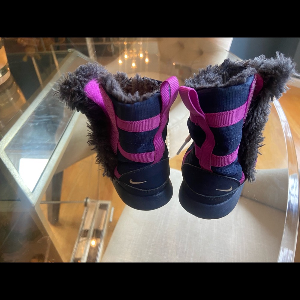 Toddler Nike sneaker boots size 6c